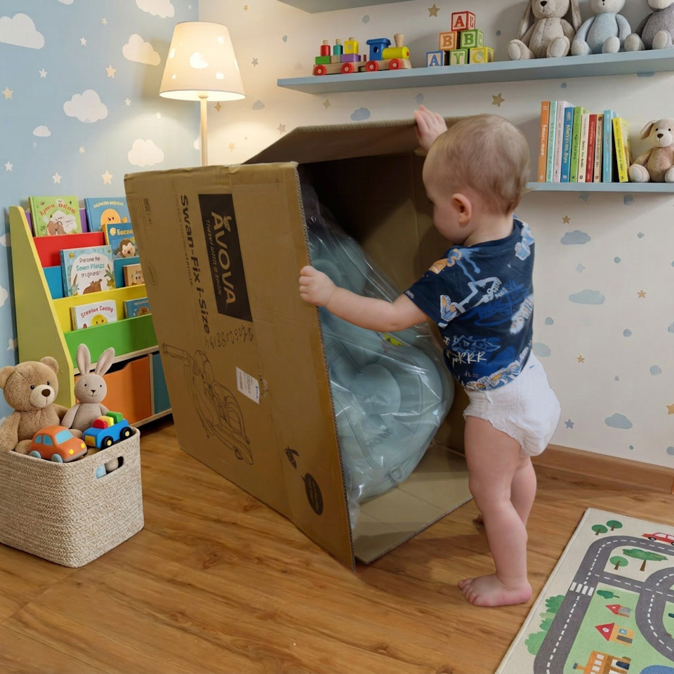 Коробку сын открывал сам — все-таки, это ЕГО посылка!