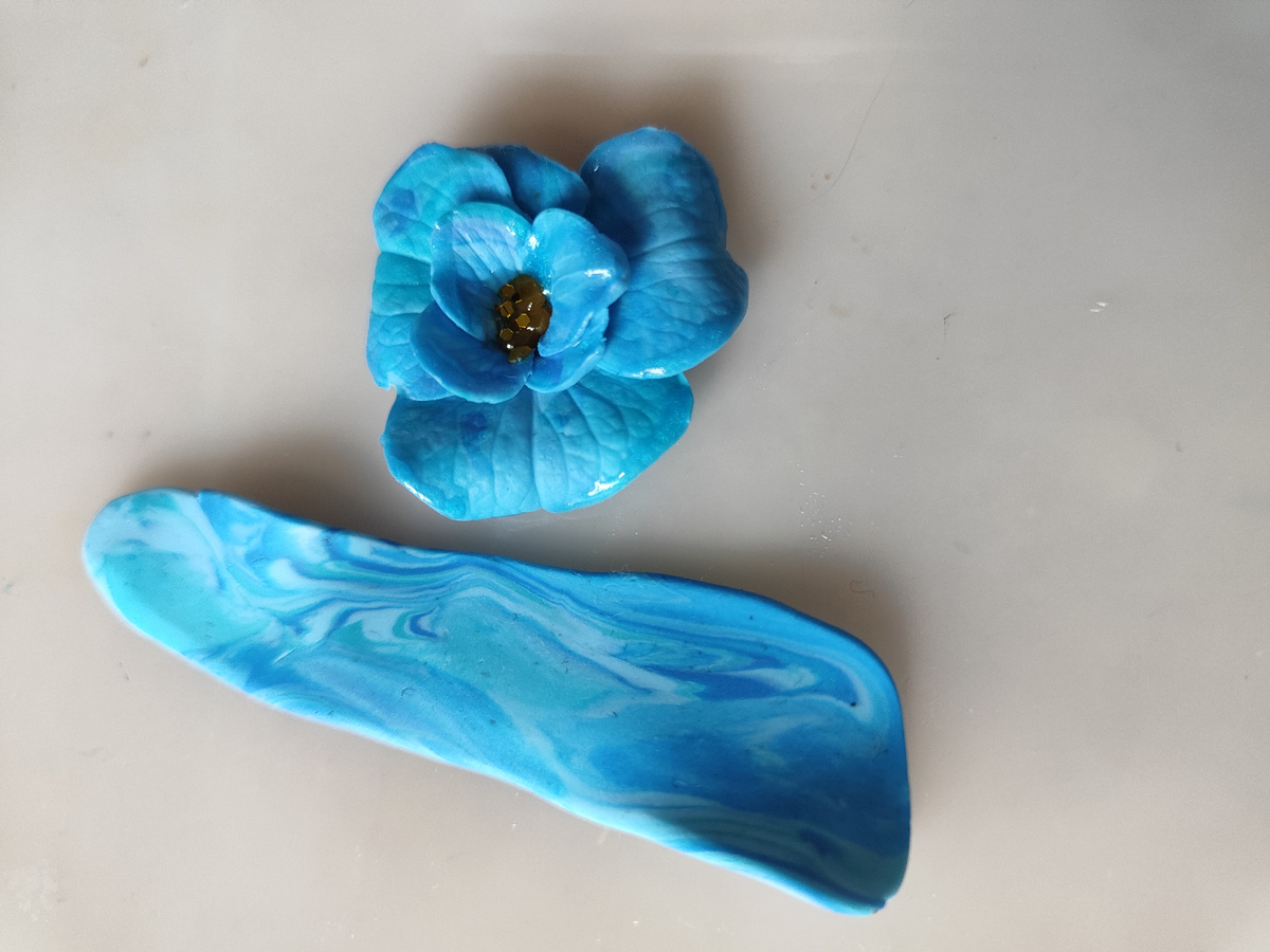 Цветок ждёт другие цветочки себе в комплект 