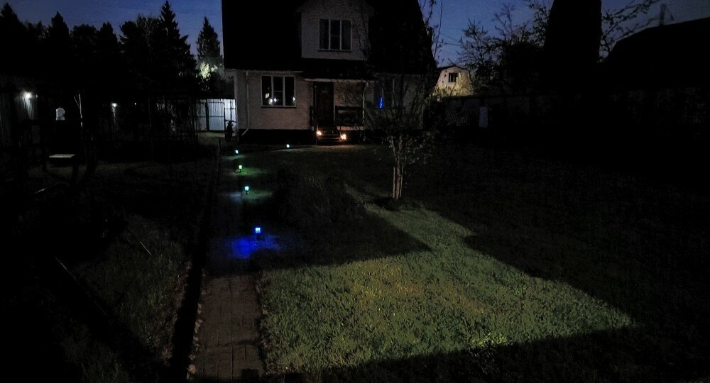 Зажёг в саду ретро-фонари на солнечных батареях — и участок преобразился