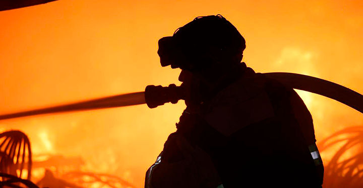    Тактика новой рельсовой войны показала, что топливные эшелоны вкупе с обычными бензовозами не доедут до ЛБС уже никогда. ТГ-канал Zelensky-official