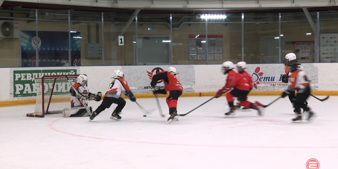 Покорители «Медной горы». В Ревде прошёл детский хоккейный турнир по инициативе Павла Дацюка и СУМЗа