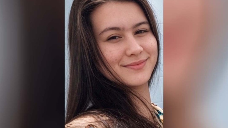 Без вести пропавшую 17-летнюю девушку ищут в Петербурге больше недели