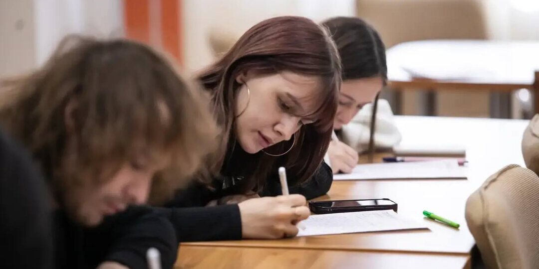 Оренбургские ценители русского языка написали «Тотальный диктант» в ОГУ