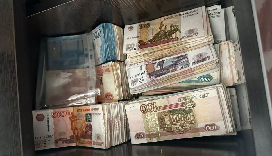 На Дону четырех человек обвиняют в незаконной банковской деятельности, доход превысил 12 млн рублей