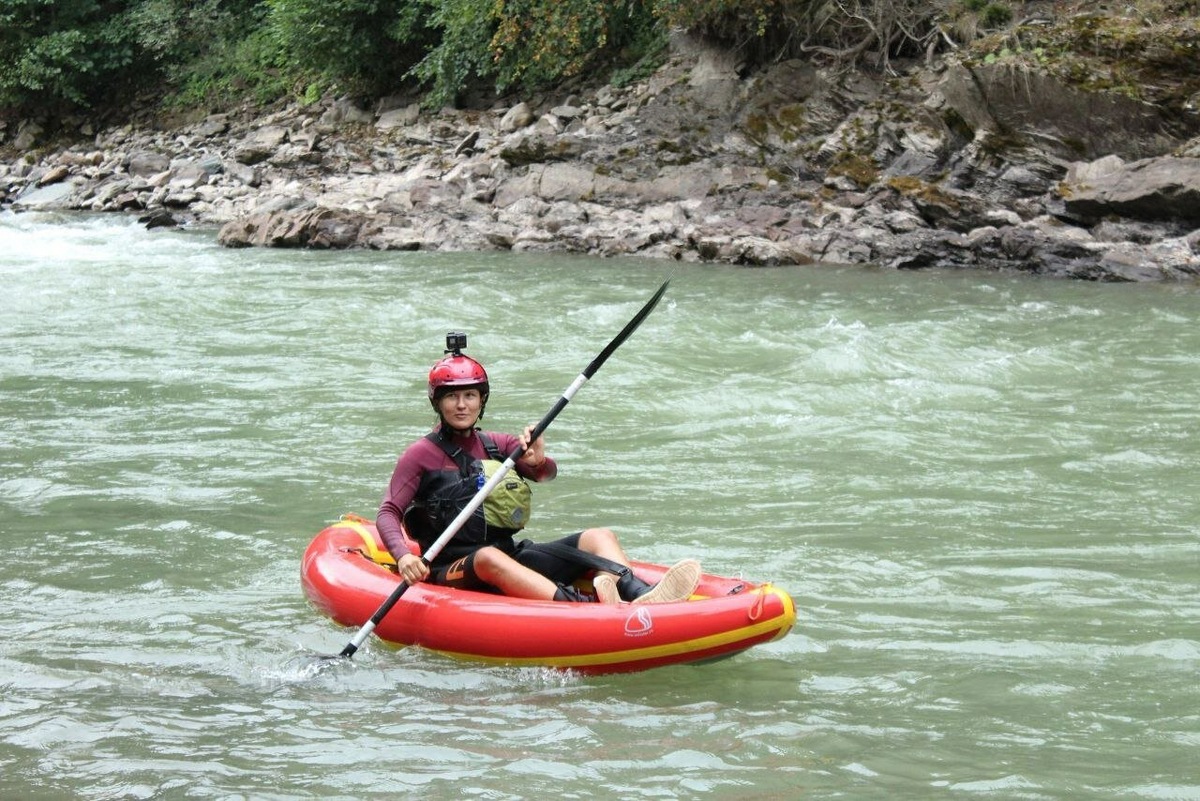 Базовые знания и навыки гребли требуются для всех судов на реках, не только на пакрафтах. Фото: Анна Сумкина