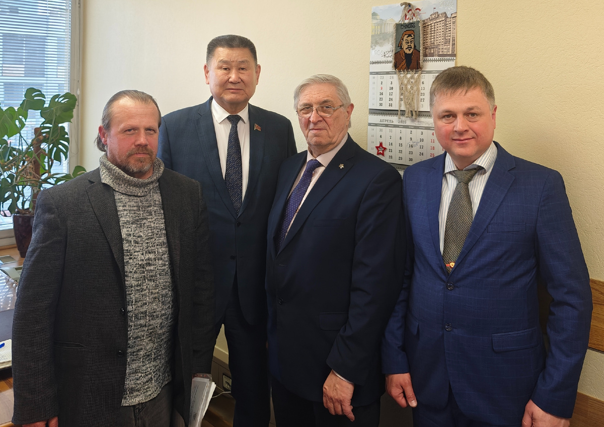 Слева направо: активист, правозащитник и член Гражданского сообщества Андрей Шарков, депутат Государственной Думы ФС РФ Мархаев Вячеслав Михайлович, : Координатор Гражданского сообщества по науке Волчков Виталий Юрьевич, Координатор по связям с Государственной Думой и общественными организациями Цапенко Артур Дмитриевич 