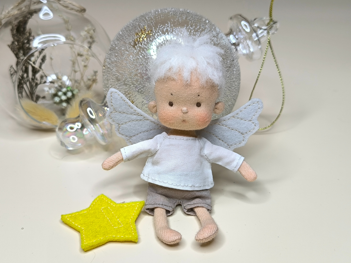 Ангел-талисман размером 7-8 см, текстиль.