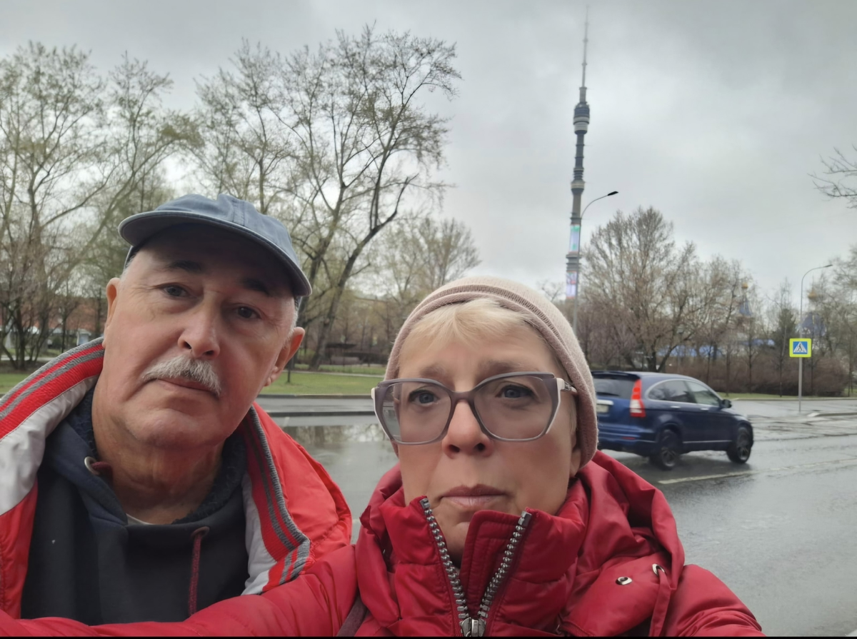 Паттайцы Александр Ц. и Светлана Ш. в Москве на фоне Останкинской башни. 