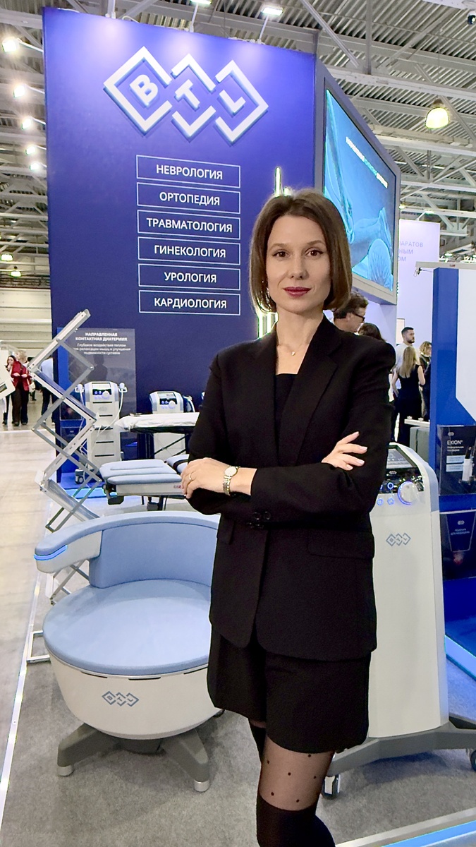 Астафьева Е.К. с аппаратом BTL Emsella
