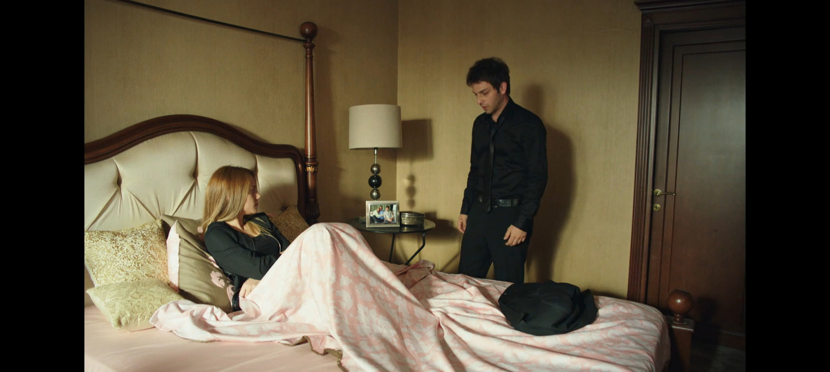 Кадр из сериала "В ожидании солнца".