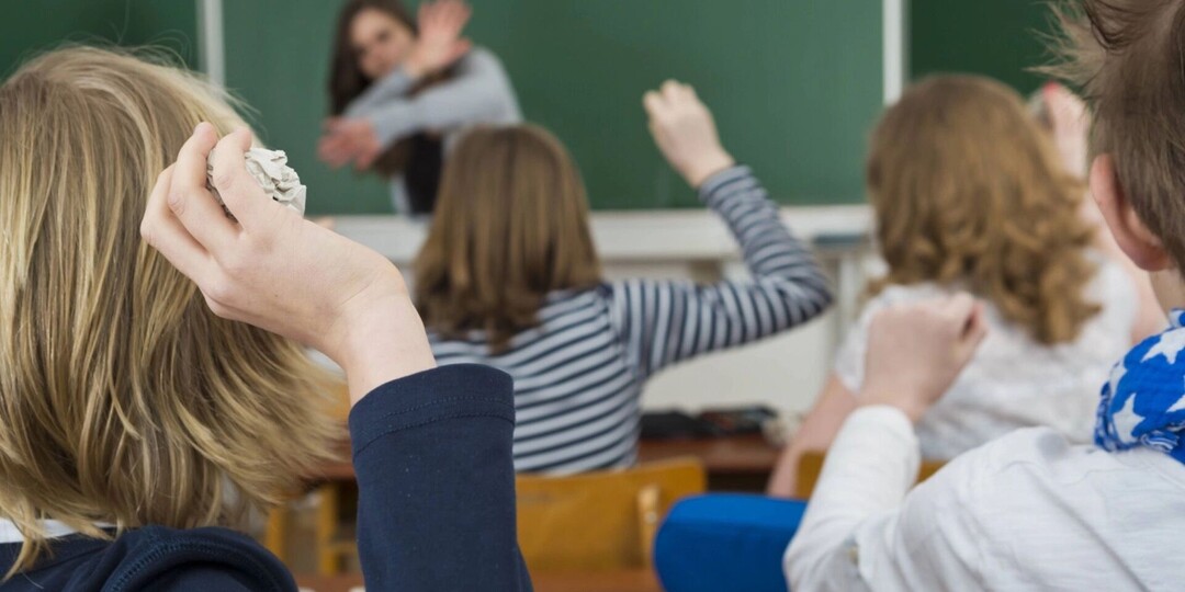 Почему подростки оскорбляют учителей?