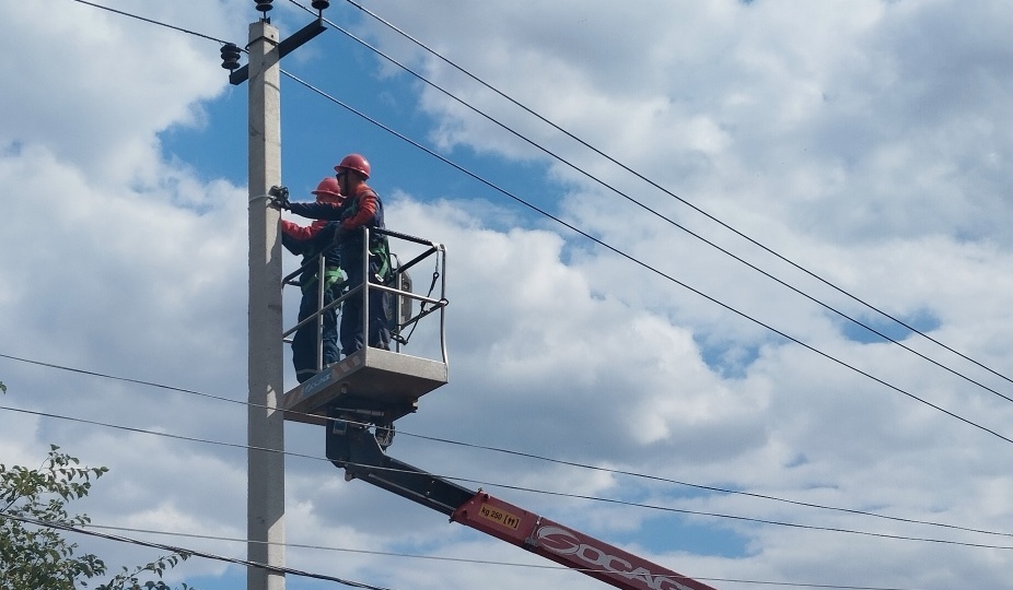 Аварийные работы на электросетях оставят часть Таганрога без света 22 апреля