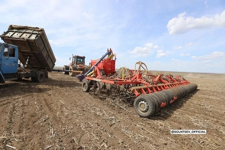 700 гектаров овса уже в земле: как в Оренбуржье стартовала посевная