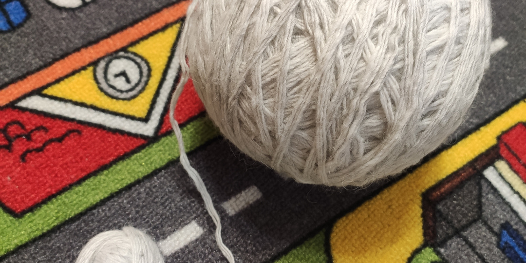 Перемотала клубочек: из трех ниток в одну. Наша погода в фотографиях.