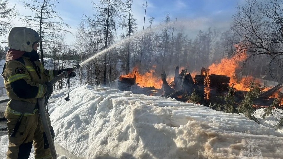 На одной из турбаз Норильска сгорело нежилое строение