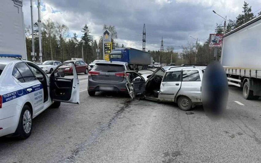 Два человека пострадали в Воронеже в массовом ДТП