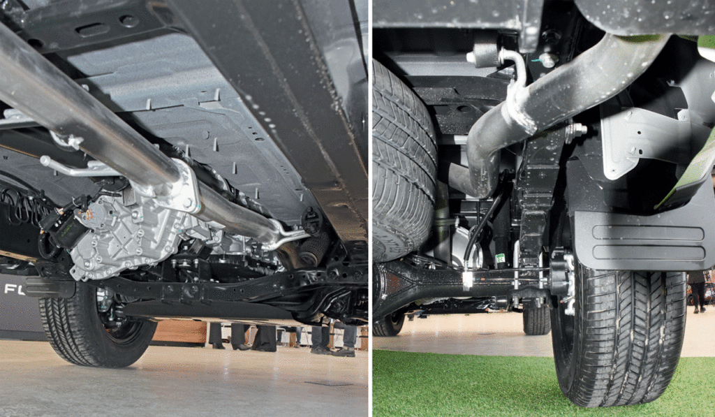    Раздаточная коробка обеспечит полный привод и на шоссе, и в грязи. Неразрезной задний мост подвешен на рессорах