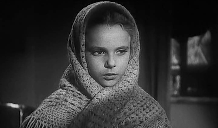 Нина в фильме "Жилв-была девочка"