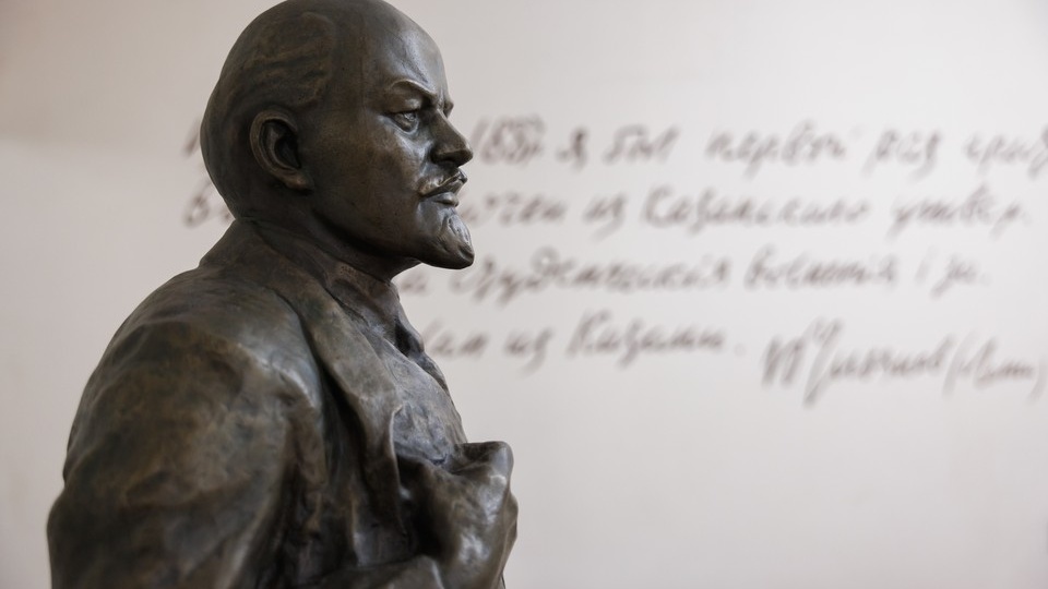 ВЦИОМ: большинство россиян испытывают симпатию к Ленину