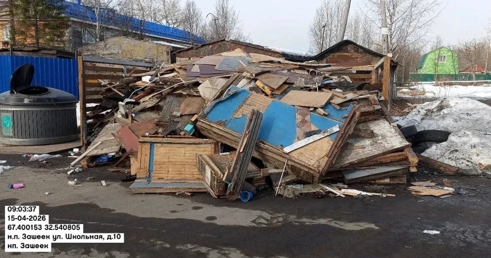   Площадку для мусора закидали остатками гаража. Фото: АО «Ситиматик»