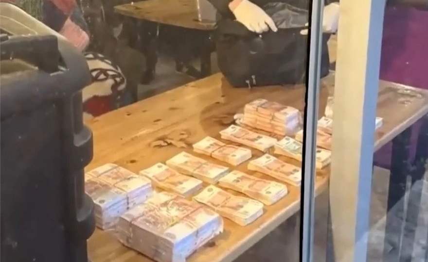 Пачки купюр при задержании замглавы парка «Патриот» попали на видео