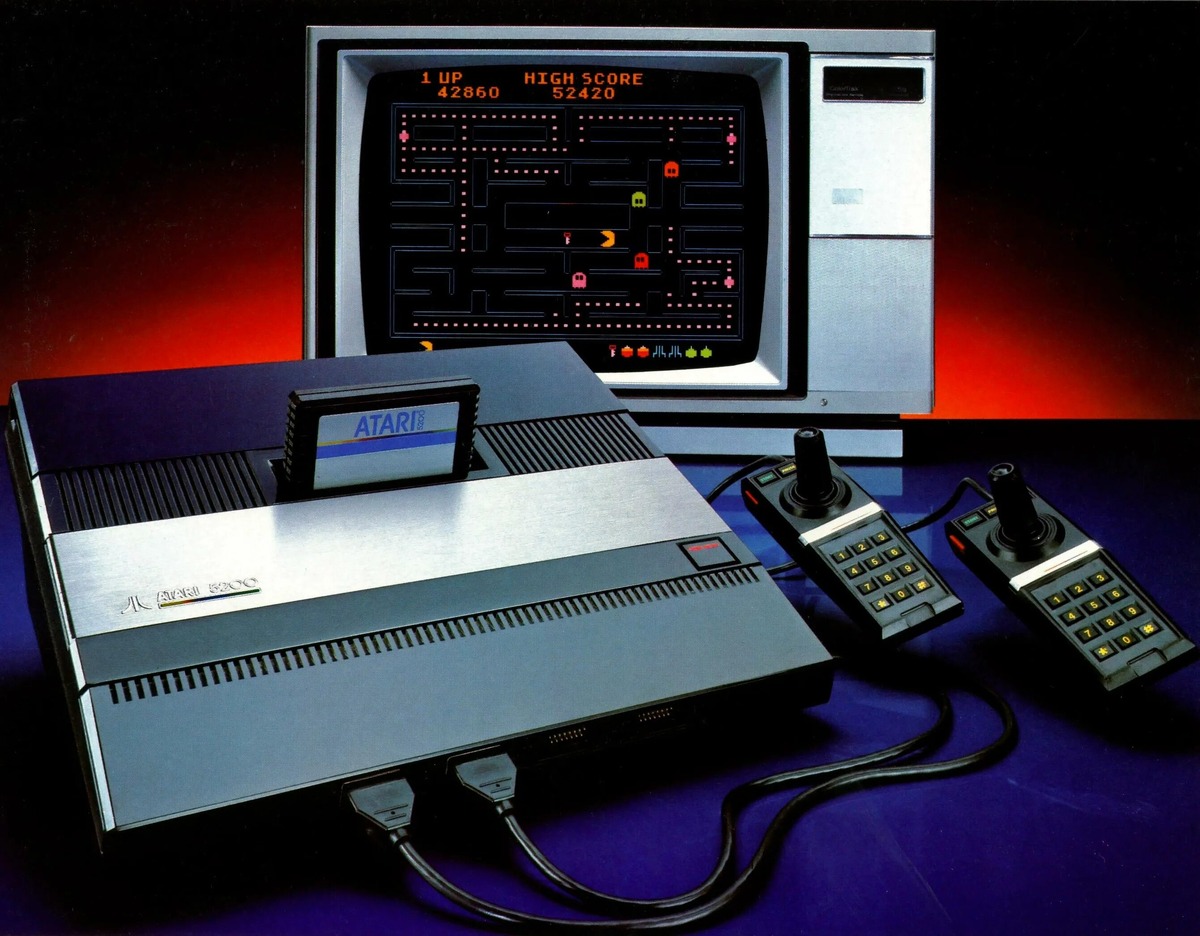 Atari 5200 - неоправданно большая игровая система того времени
