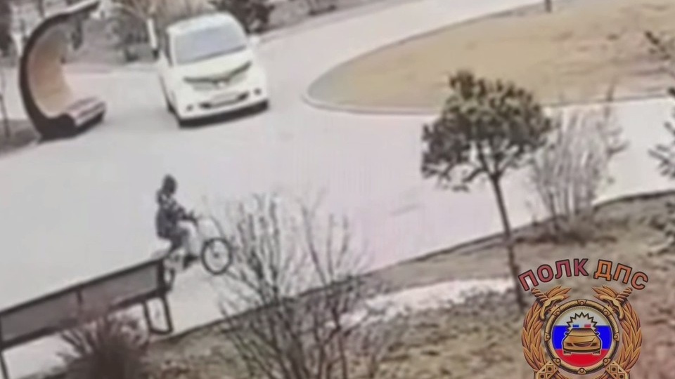 В Красноярске 72-летнего таксиста оштрафовали за езду по тротуару