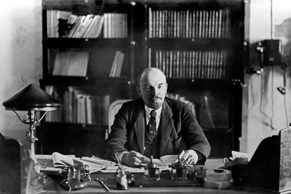    У россиян нет однозначного ответа на вопрос, принесла ли деятельность Ленина стране больше пользы или вреда. / Петр Оцуп / РИА Новости