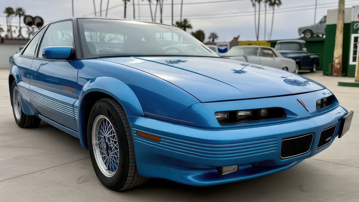 © Pontiac | Bring a Trailer