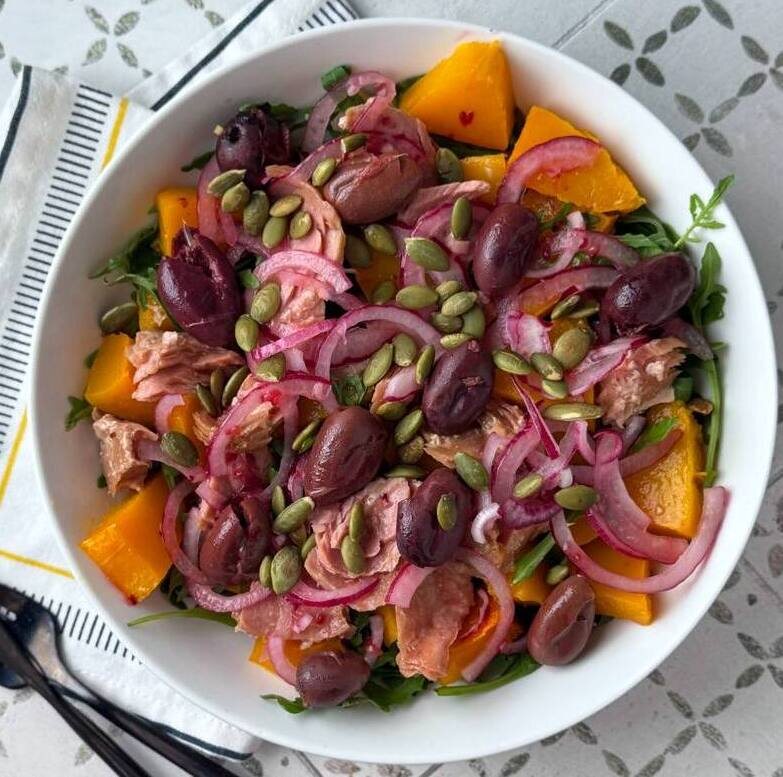 Салат с апельсином, оливками и тунцом от Даши Третьяковой. 