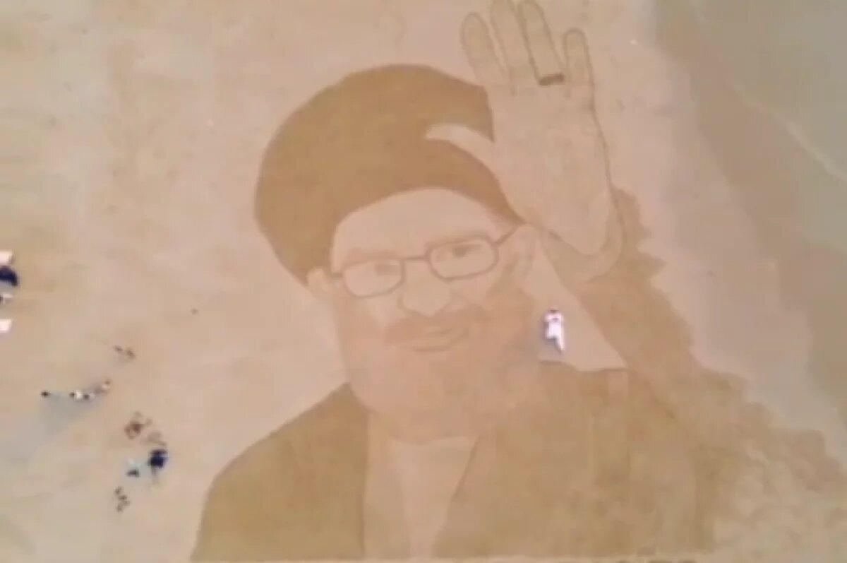    Пакистанский художник создал на пляже огромный портрет Хаменеи из песка