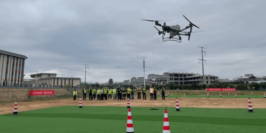 В Китае успешно испытали технологию непрерывной подзарядки дронов в полете