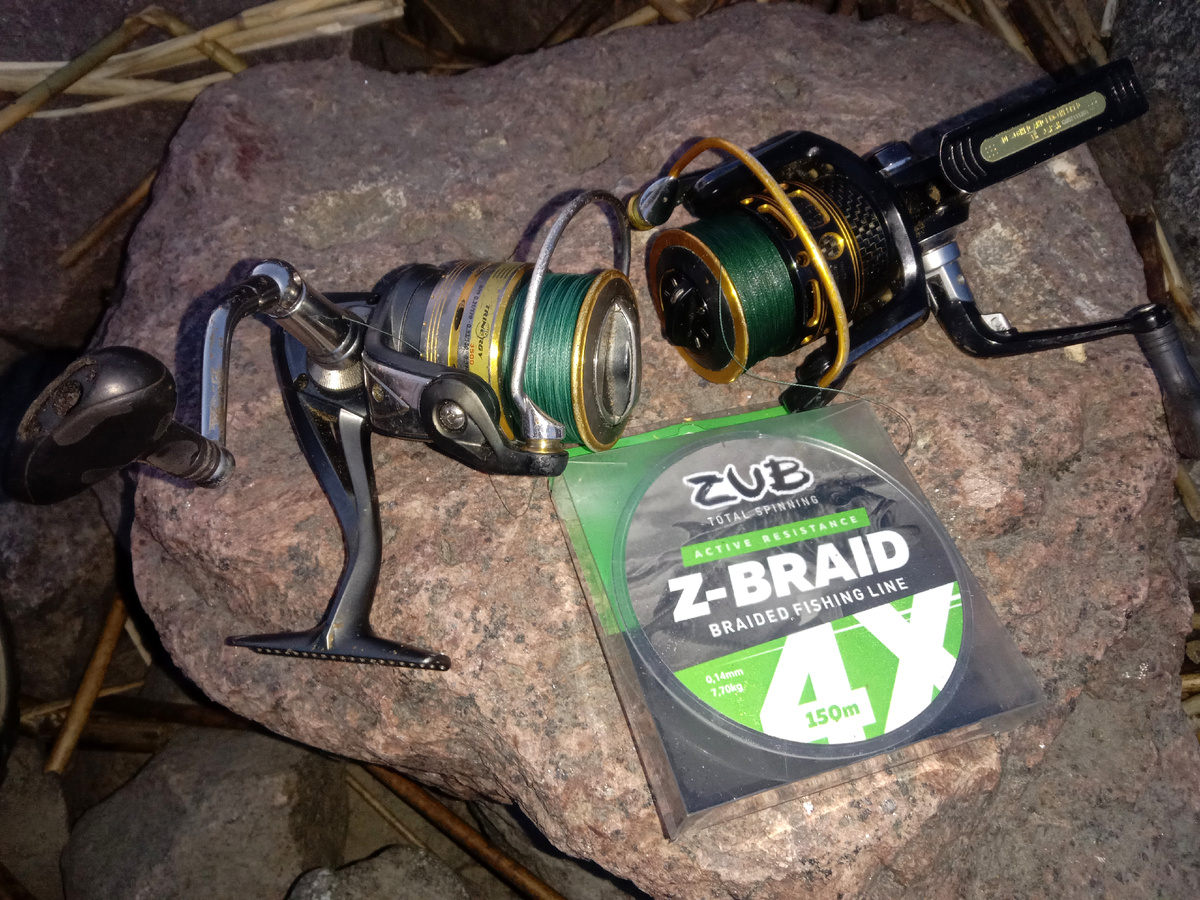 Не стал изобреть лисопед и намотал такой же, как был намотан до этого на основной катушке. И да, тот, что посветлее (слева) служит мне уже два сезона и вопросов к нему пока нет... 