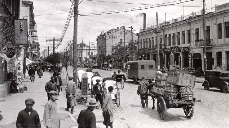Оживленная улица Харбина, ок.1910 года