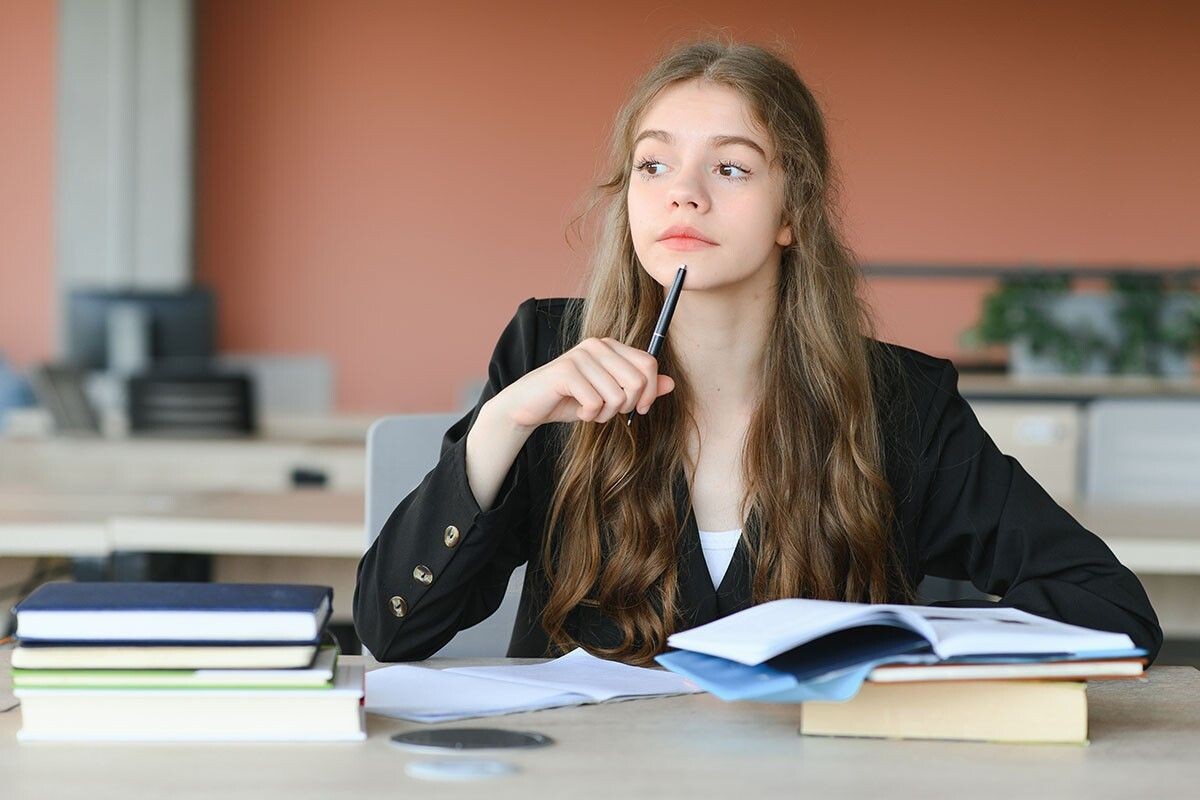 Путь к пятеркам непрост. Источник: Hryshchyshen Serhii / Shutterstock / FOTODOM📷
