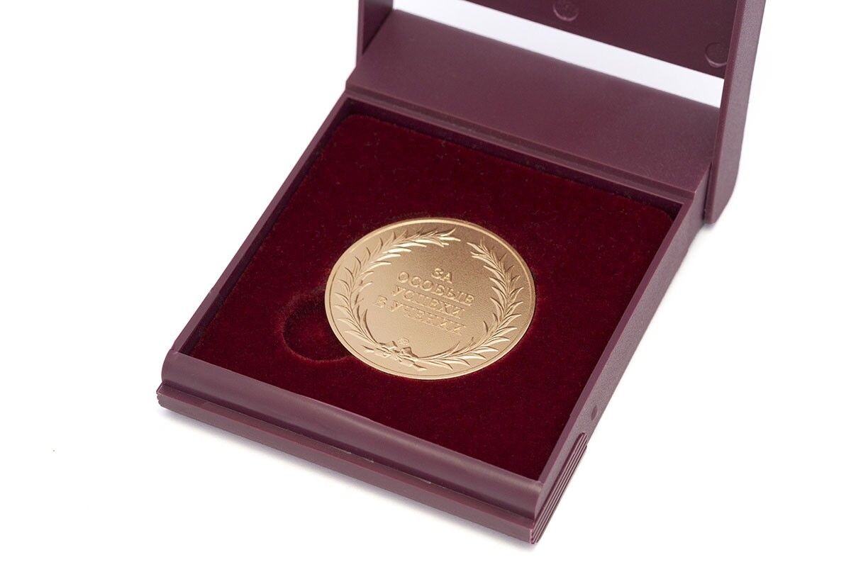 Награду выпускникам вручают торжественно, вместе с документом об образовании. Источник: SundayMorningPhoto / Shutterstock / FOTODOM📷
