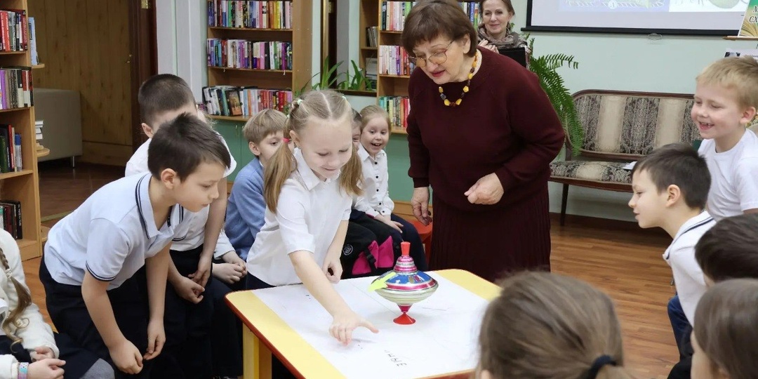 🌲 Литературная прогулка «Мы книги Юрия Дмитриева читаем