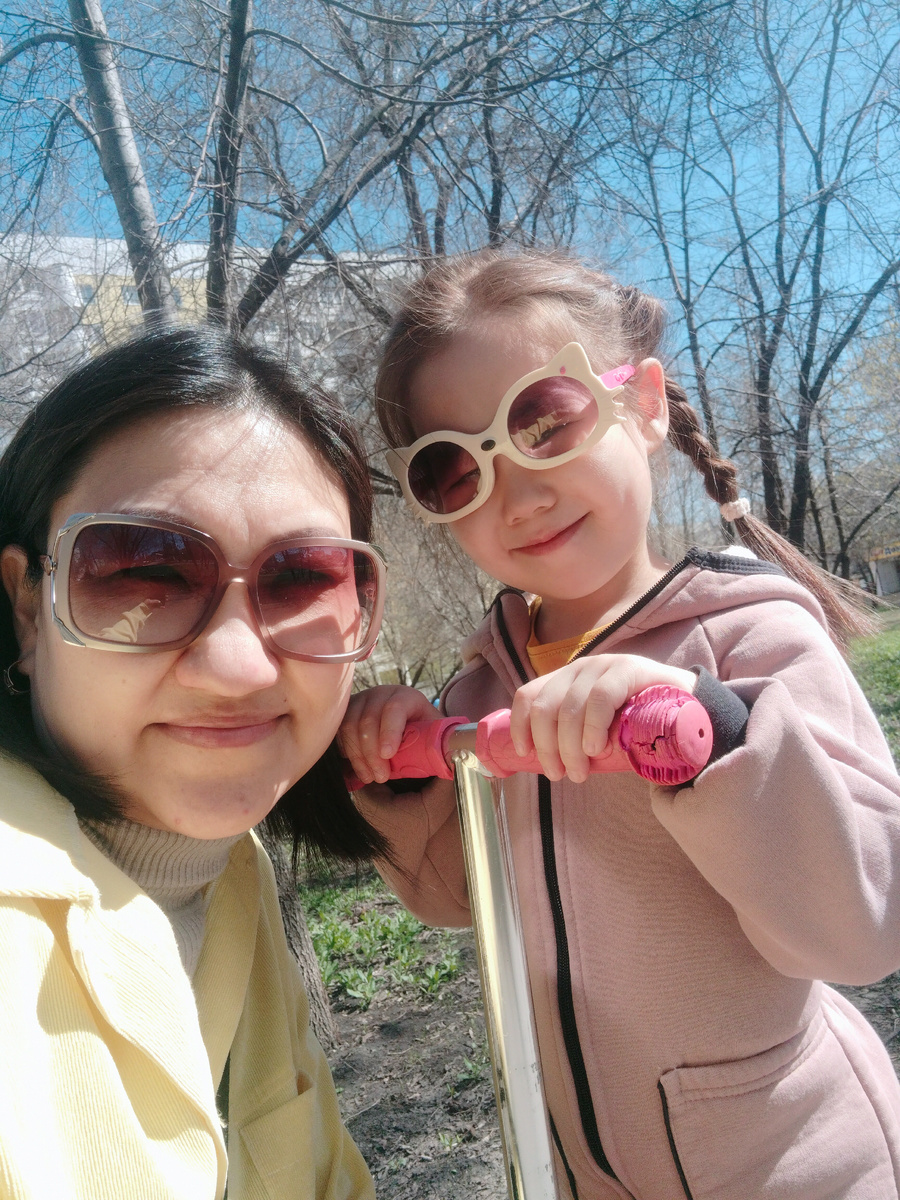 Прогулки никто не отменял. Улыбаемся , несмотря ни на что. 