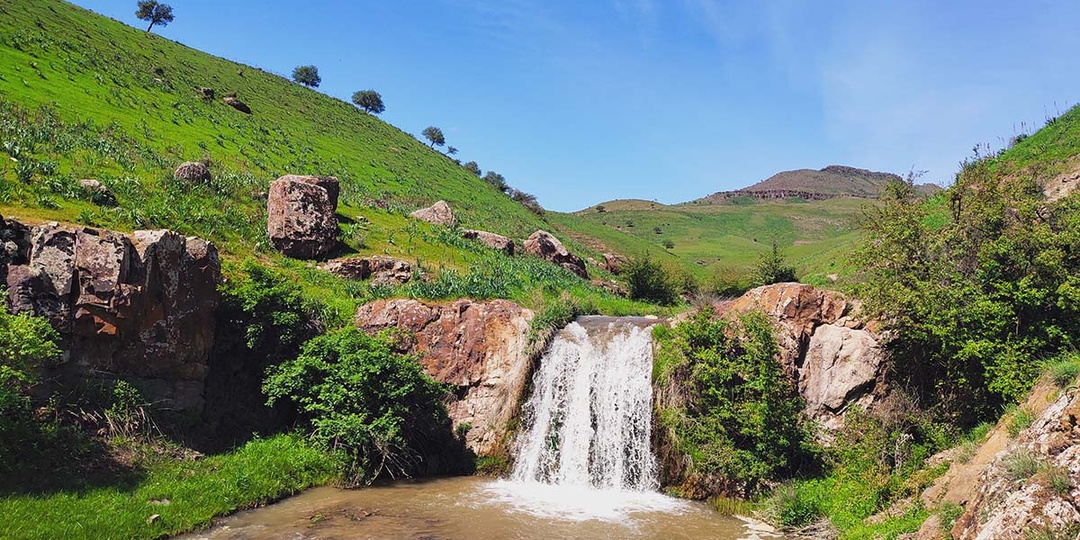 Тюльпаны и водопады - каньон Таваксай в Узбекистане