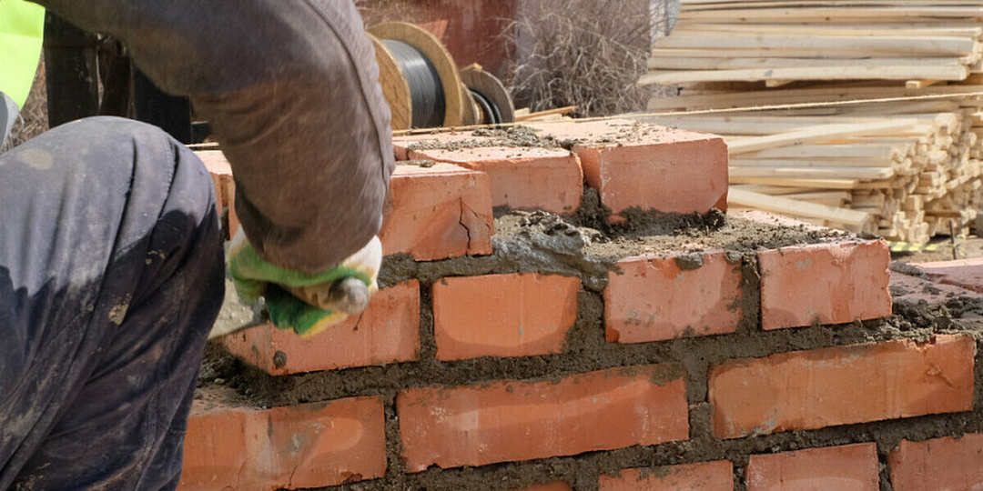 Житель Бурятии получил семь лет «строгача» за покушение на убийство с кирпичом, хотя у жертвы пропала память