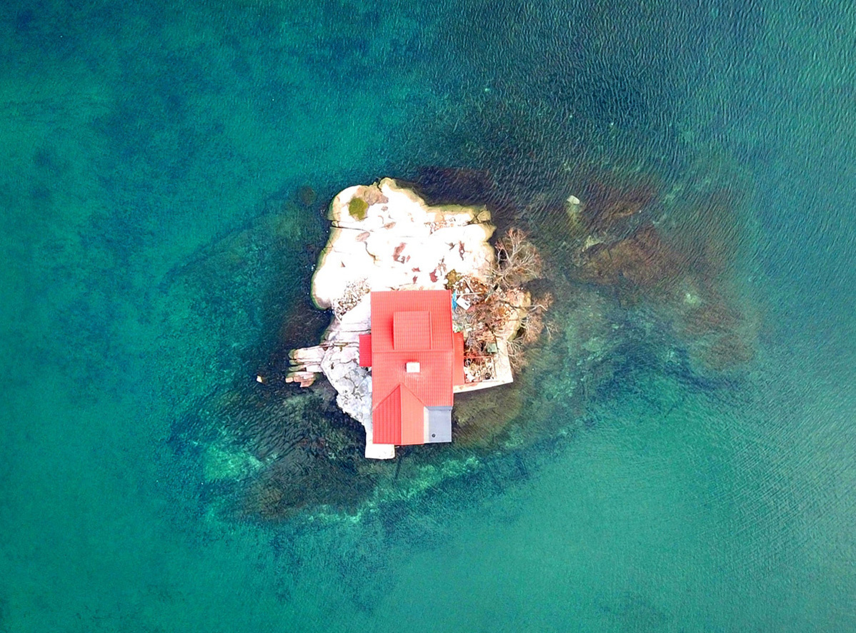 Над островом 