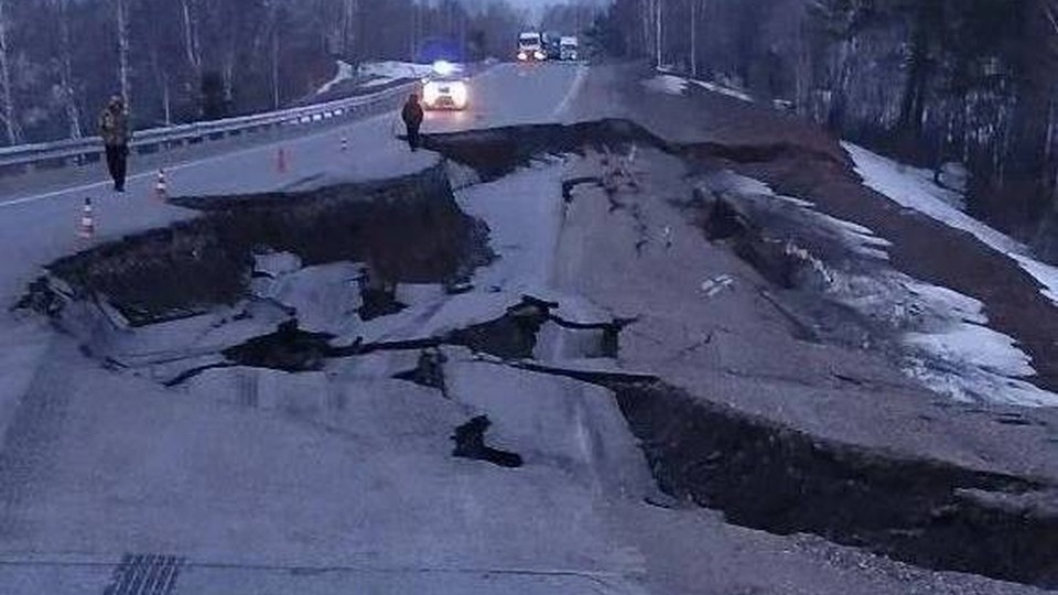 В Кузбассе ввели режим ЧС из-за разрушения трассы на Алтай на юге региона