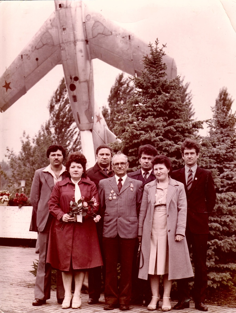 Петр Антонович Чаплыгин с коллективом, ст-ца Кавказская, 9 мая 1986 г.