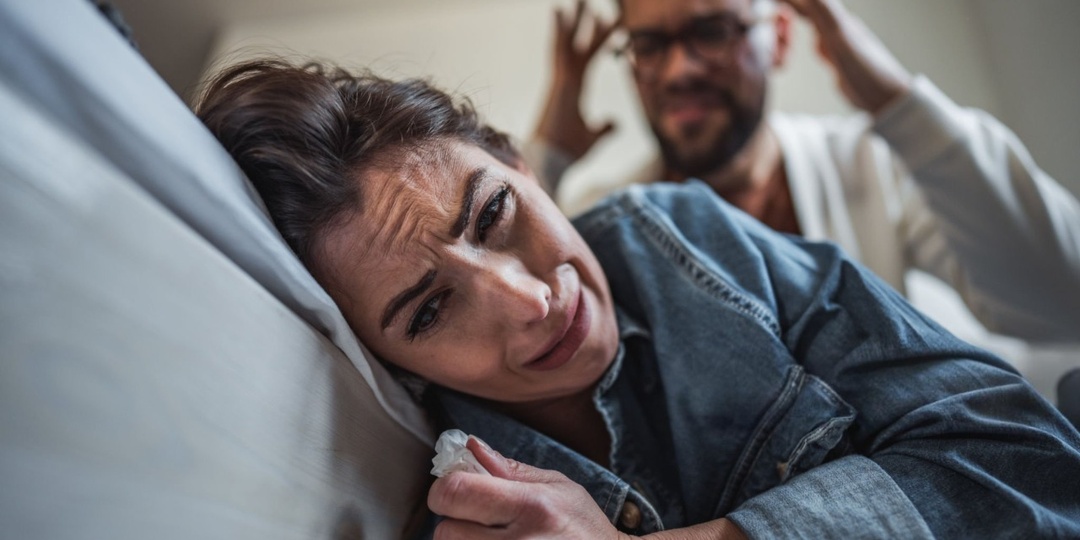 – Ты рано, Настя, – муж встретил меня дома с любовницей