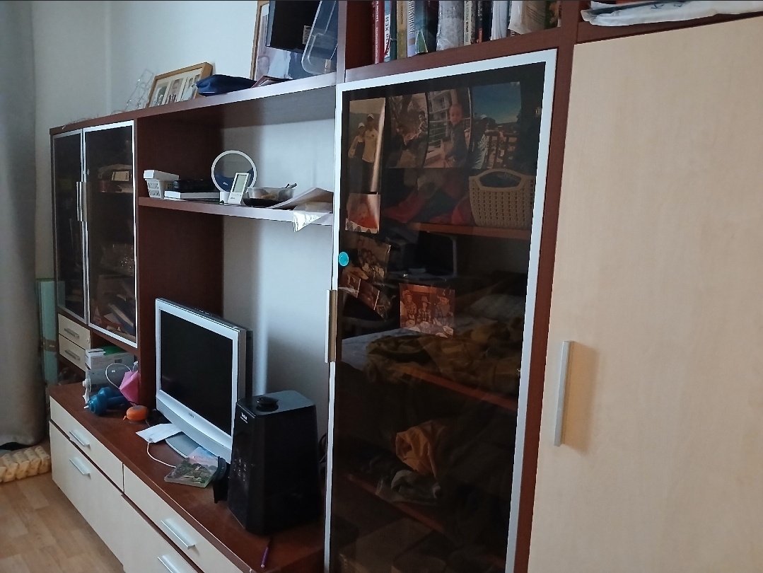 Вот эту стенку продали