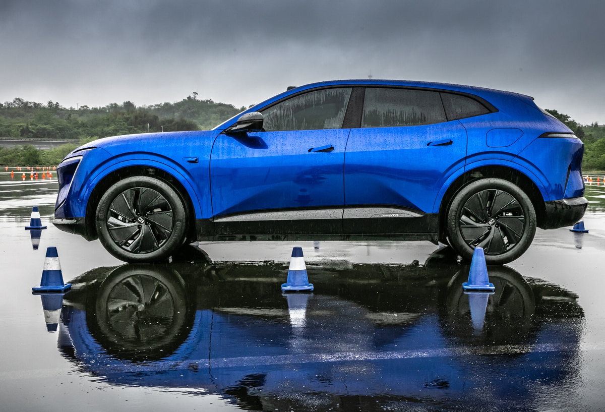 Avatr 07 – вид сбоку