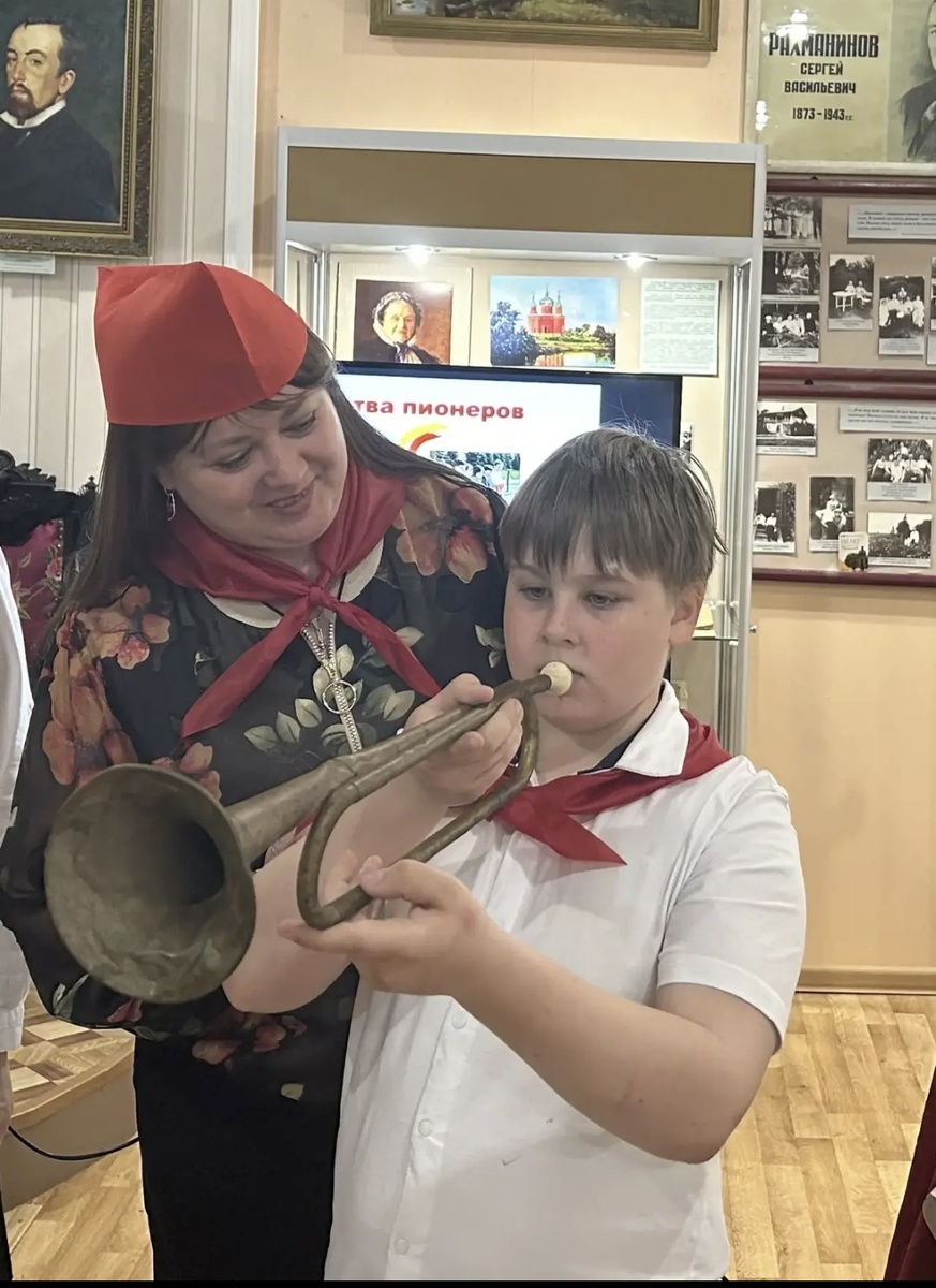 Директор музея и первый пионер