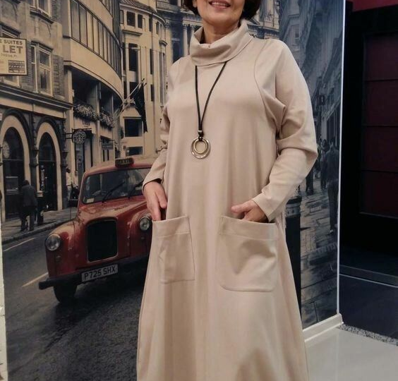 15 моделей трикотажных платьев, которые подчеркнут женственность в 50+