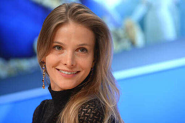 Вышла замуж на Мальдивах за оператора, а рожала от женатого режиссёра. Куда пропала Светлана Иванова, и как выглядят её 64-летний муж и дети