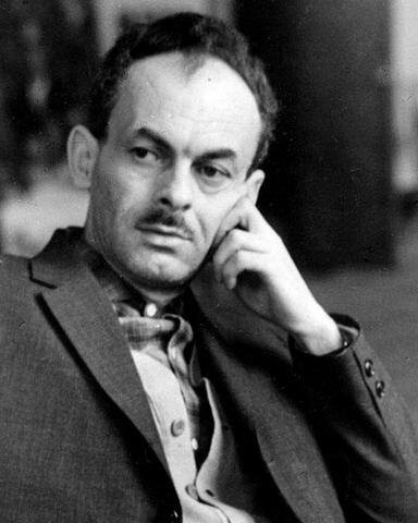 Булат Шалвович Окуджава (1924-1997) — советский и российский поэт, прозаик, сценарист, певец, бард, композитор. Один из основоположников жанра авторской песни в СССР. 